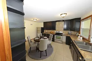 1005 Hawthorn Ave, Saint Charles, MO 63301 - Photo 12