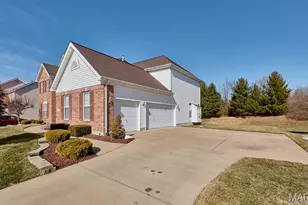 4049 Portland Ridge Dr, Florissant, MO 63034 - Photo 2