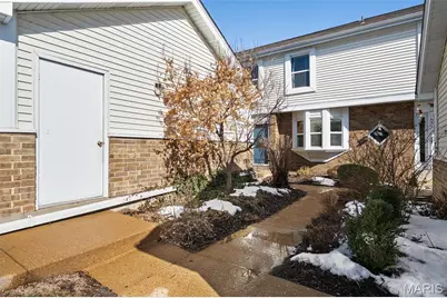 2042 Kentmore Lane, Chesterfield, MO 63017 - Photo 2