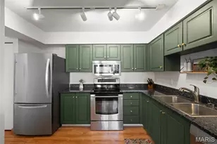 2042 Kentmore Ln, Chesterfield, MO 63017 - Photo 16