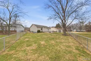 11950 Meadow Grove Ct, Maryland Heights, MO 63043 - Photo 6