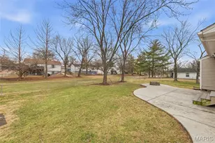 11950 Meadow Grove Ct, Maryland Heights, MO 63043 - Photo 8