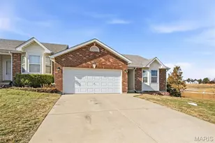 1029 Pin Oak Dr, Warrenton, MO 63383 - Photo 2