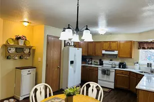 305 S Vandervoot St, Desloge, MO 63601 - Photo 6