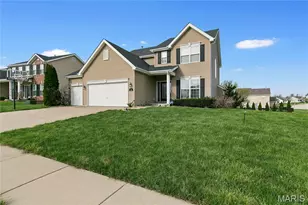 704 Julia Elizabeth Dr, Wentzville, MO 63385 - Photo 2