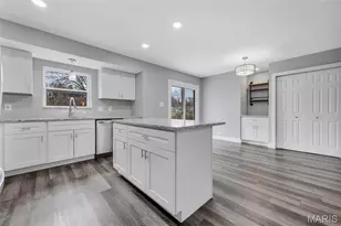 11152 Port Royal Dr, Saint Louis, MO 63146 - Photo 8