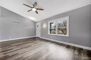 11152 Port Royal Dr, Saint Louis, MO 63146 - Photo 4