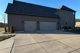 6107 Knights Table Ct, Saint Charles, MO 63304 - Photo 2