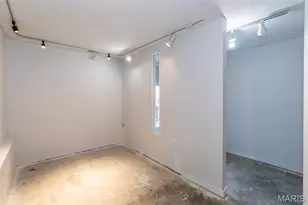 1010 Winter Lake Dr, Fenton, MO 63026 - Photo 32