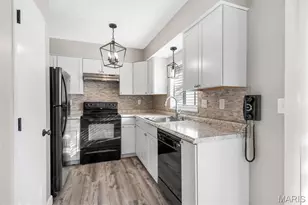 10510 Briston Ct, Saint Louis, MO 63114 - Photo 10