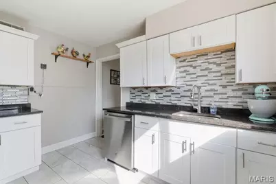 8628 Charlton Lane, Saint Louis, MO 63123 - Photo 24