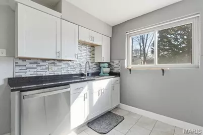 8628 Charlton Lane, Saint Louis, MO 63123 - Photo 22