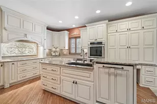 5716 Lilac Trails Dr, Saint Louis, MO 63128 - Photo 10