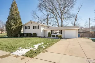 2716 Arrow Heights Dr, Maryland Heights, MO 63043 - Photo 2