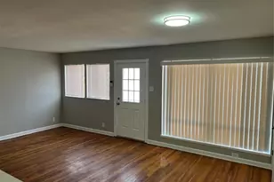 10201 Gourock Dr, Saint Louis, MO 63137 - Photo 2