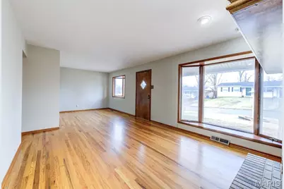 11954 Glenoak Drive, Maryland Heights, MO 63043 - Photo 2