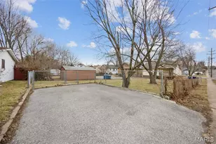 8965 Argyle Ave, Overland, MO 63114 - Photo 14