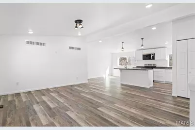 110 Madison Rene Avenue, Moscow Mills, MO 63362 - Photo 4