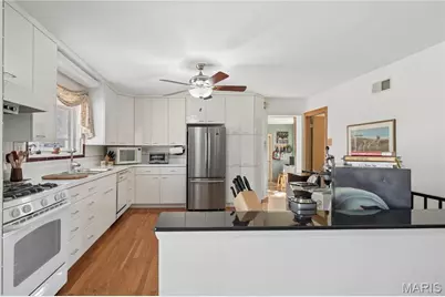 838 Middleboro Drive, Saint Louis, MO 63125 - Photo 10