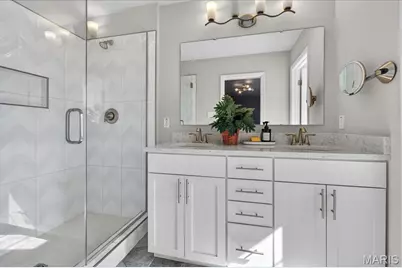 1087 E Linden Avenue, Saint Louis, MO 63117 - Photo 12