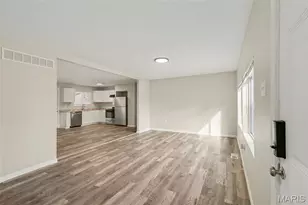 2855 Devonshire Dr, Florissant, MO 63033 - Photo 4