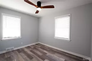 9448 Ardmore Dr, Bellefontaine Neighbors, MO 63137 - Photo 14