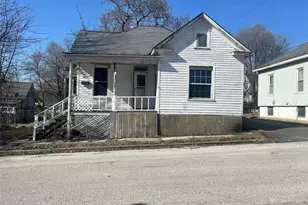 215 S Locust St, Hannibal, MO 63401 - Photo 1