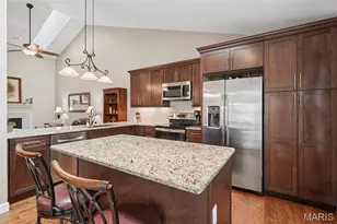 7326 Westover Colonial Ln, Shrewsbury, MO 63119 - Photo 8