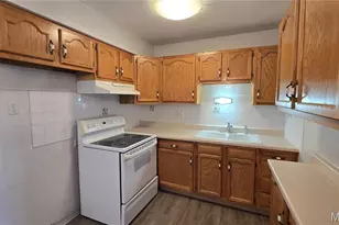 10407 Briarbend Dr, Unincorporated, MO 63146 - Photo 8