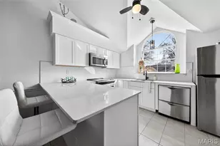 13305 Woodlake Village Ct, Chesterfield, MO 63141 - Photo 12