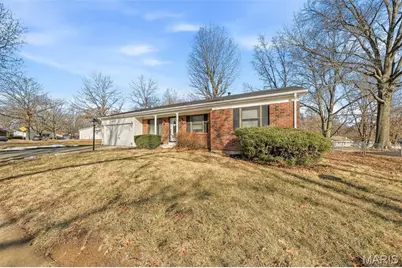 6803 Foxbend Court, Florissant, MO 63033 - Photo 2