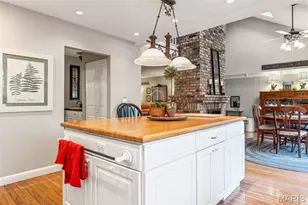 400 Conway Meadows Dr, Chesterfield, MO 63017 - Photo 12