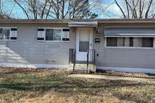 277 Dashwood Dr, Saint Louis, MO 63135 - Photo 1