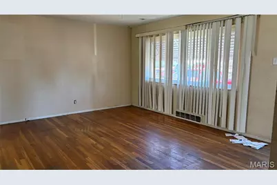 277 Dashwood Drive, Saint Louis, MO 63135 - Photo 2