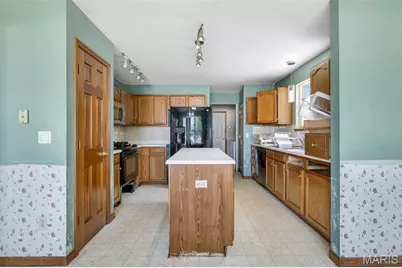 1828 Chateau Du Mont Drive, Florissant, MO 63031 - Photo 14