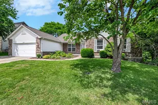 1828 Chateau Du Mont Dr, Florissant, MO 63031 - Photo 2