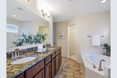 718 Savannah Crossing Way, Chesterfield, MO 63017 - Photo 20