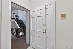 923 S Hanley Rd, Saint Louis, MO 63105 - Photo 6