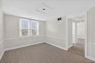 923 S Hanley Rd, Saint Louis, MO 63105 - Photo 22