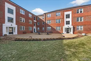 923 S Hanley Rd, Saint Louis, MO 63105 - Photo 2