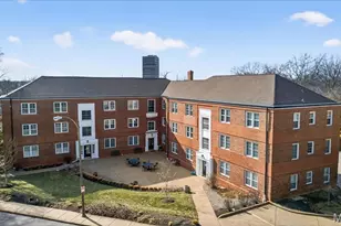 923 S Hanley Rd, Saint Louis, MO 63105 - Photo 1