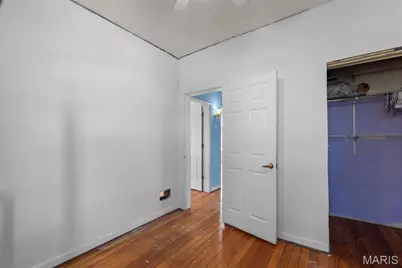 915 Bates Street, Saint Louis, MO 63111 - Photo 20