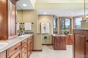 262 Greenbriar Estates Dr, Des Peres, MO 63122 - Photo 32