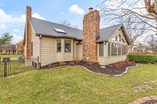 262 Greenbriar Estates Dr, Des Peres, MO 63122 - Photo 6