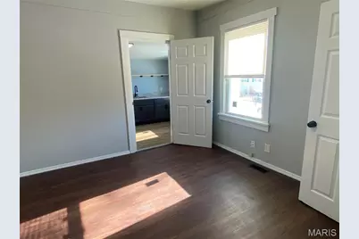 8539 Robin Avenue, Saint Louis, MO 63147 - Photo 6
