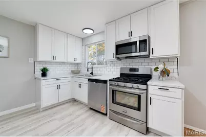 10430 Castle Drive, Saint Louis, MO 63136 - Photo 6