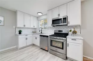 10430 Castle Dr, Saint Louis, MO 63136 - Photo 6