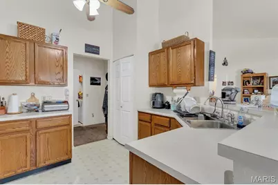 16328 Hampden Place, Florissant, MO 63034 - Photo 10