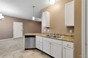 6411 Brookfield Ct, Saint Louis, MO 63129 - Photo 8