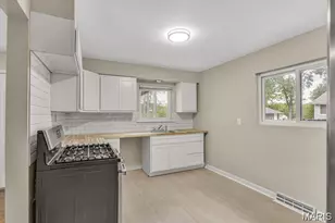 3368 Suncrest Ave, Breckenridge Hills, MO 63114 - Photo 8